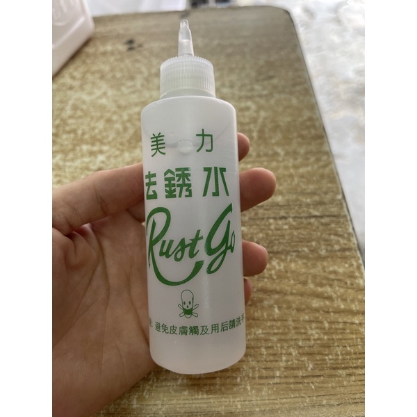 Chai tẩy sét rustgo tẩy sét trên vải .