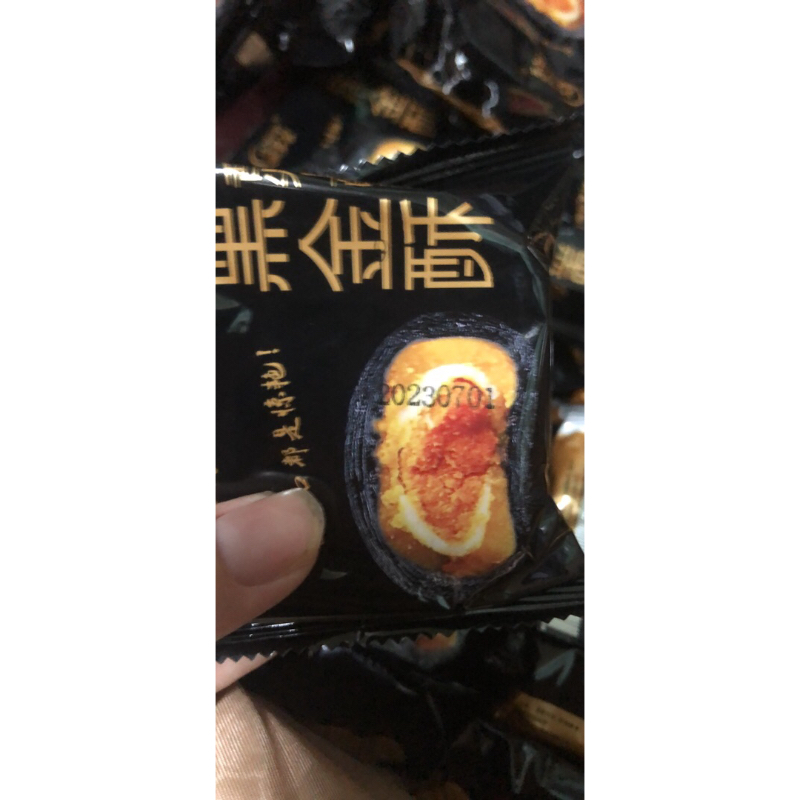 Bánh đậu đỏ trứng muối kim xa