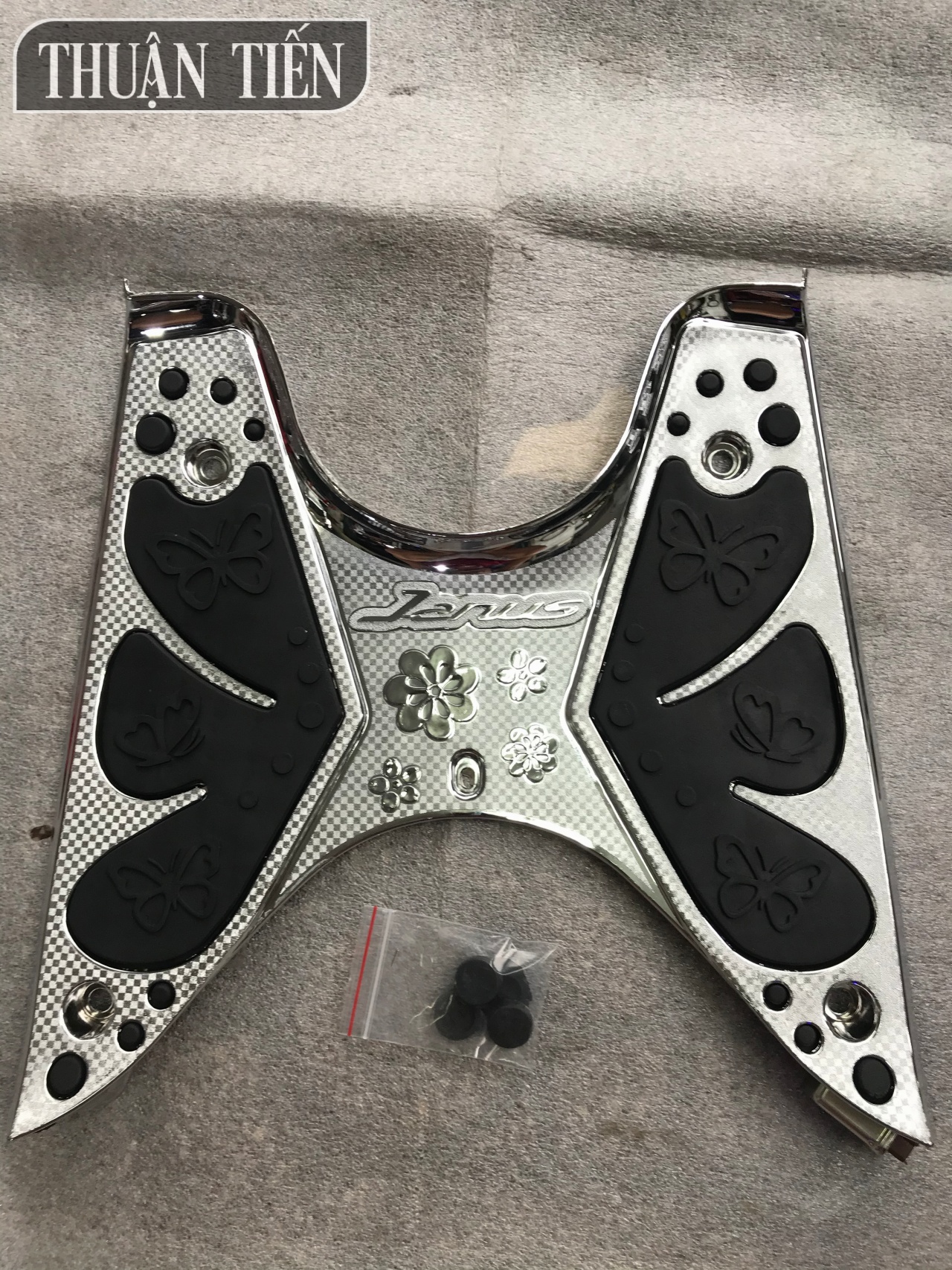 Janus premium Xi foot mat-fits car shape, beautiful resin cylinder and personality butterfly pattern