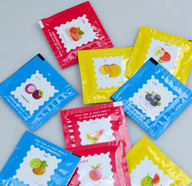 Khăn giấy ướt gói vuông bán lẻ (COMBO 5 CÁI)