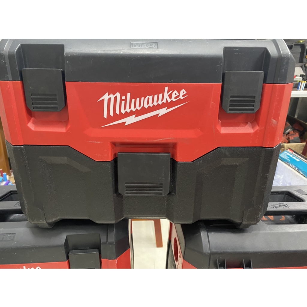Máy hút bụi khô, ướt Milwaukee M18 bãi 0880-20.