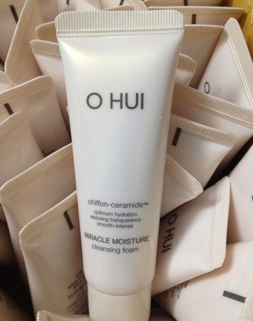 Sữa rửa mặt Ohui Miracle Moisture CLEANSING FOAM
