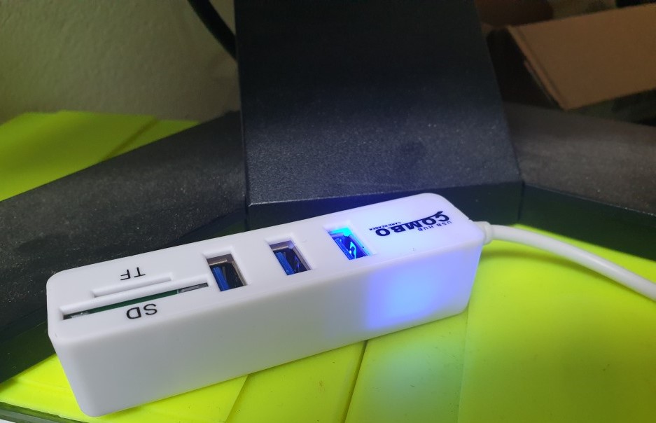 Hub USB 3 Cổng Kèm 2 Khe Đọc Thẻ Nhớ Micro và SD