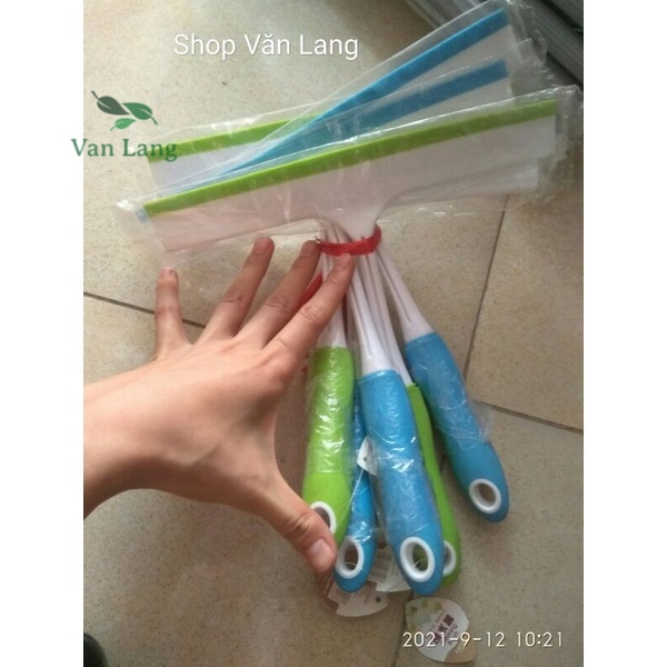 Cây gạt kính, gạt nước mini cầm tay