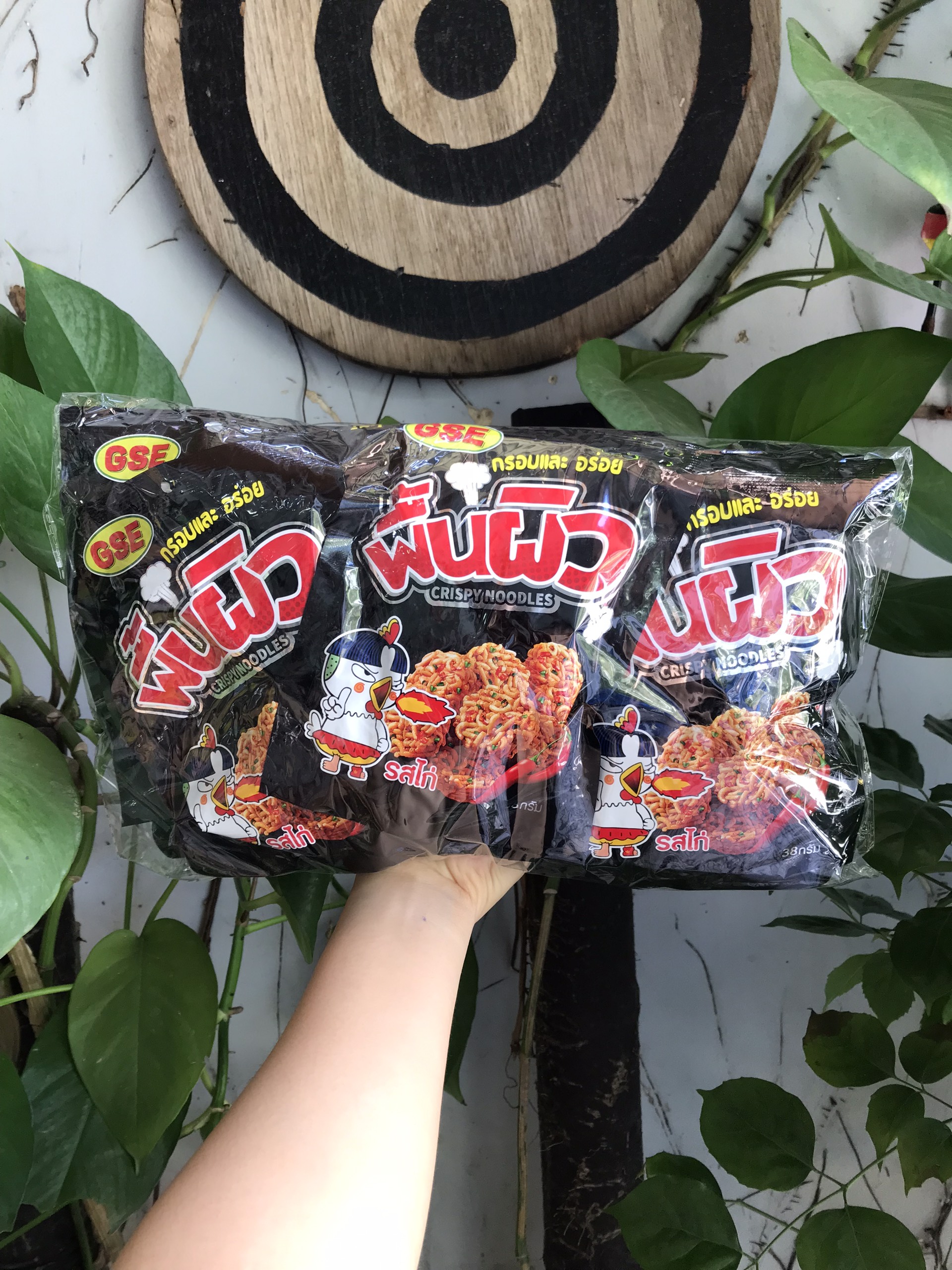 Snack Mì Viên Vị Gà Cay Thái Lan Crispy Noodles (Lốc 12 gói)