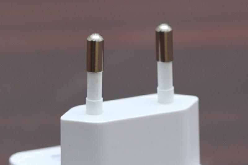 [HCM]Adapter Sạc 2 cổng 2.4A góc Xmobile DS133S-TB Trắng