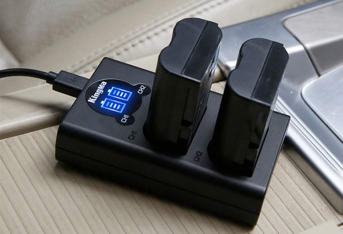 Sạc pin đôi LCD EN-EL15 Kingma