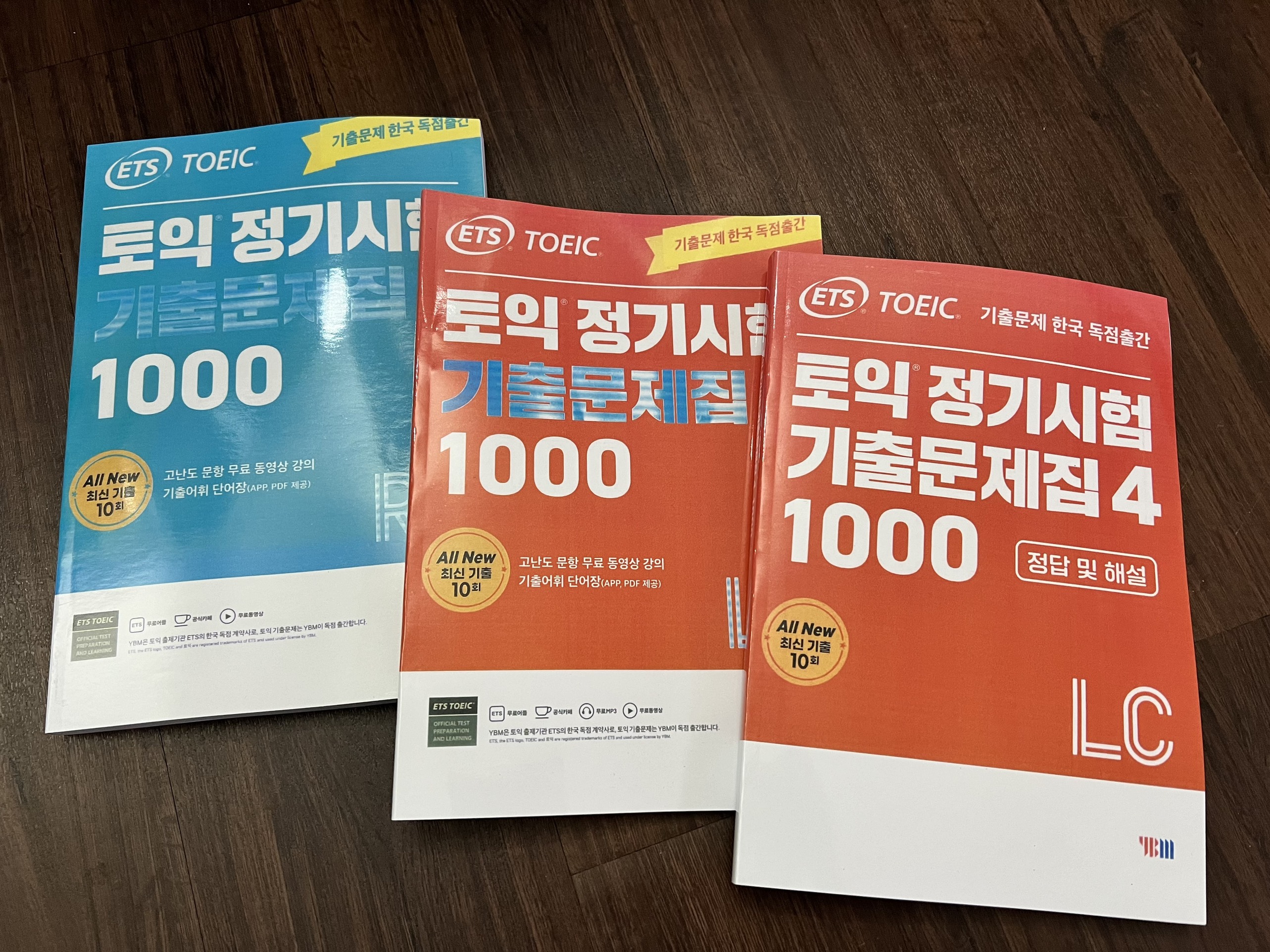 ETS TOEIC 2024 (COMBO 3 CUỐN RC/ LC/ SCRIPT (LỜI THOẠI CUỐN NGHE) - TẶNG FILE AUDIO