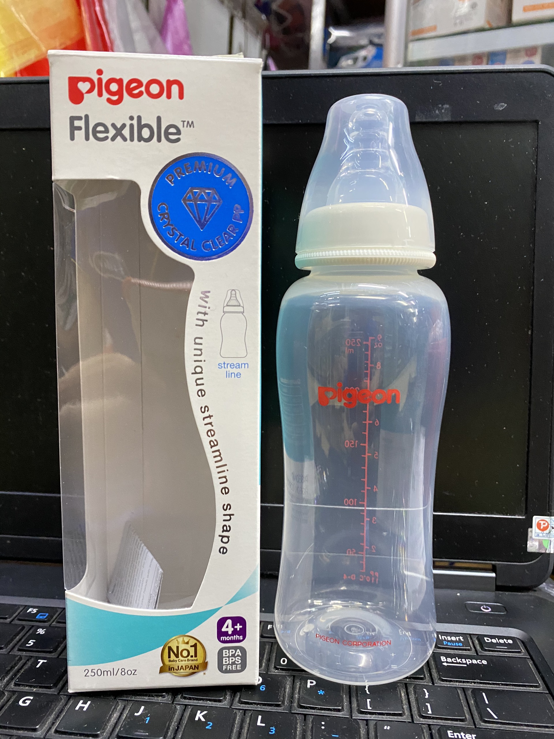 Bình sữa Pigeon Streamline 250ml / 150ml