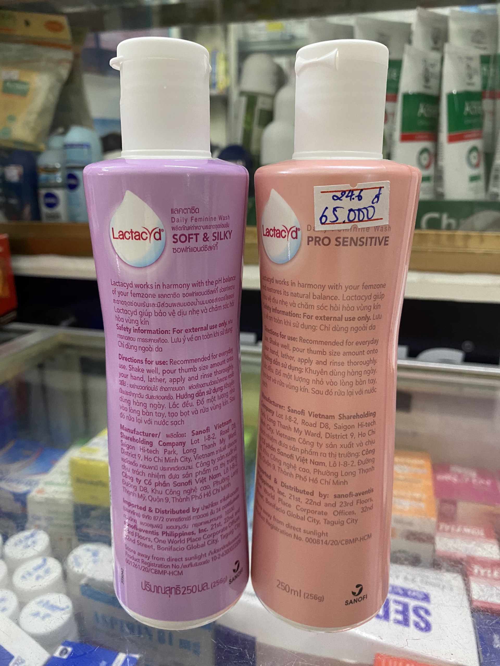 ( Chai 250ml )Dung dịch vệ sinh phụ nữ Lactacyd - Soft & Silky và Pro Sensitive