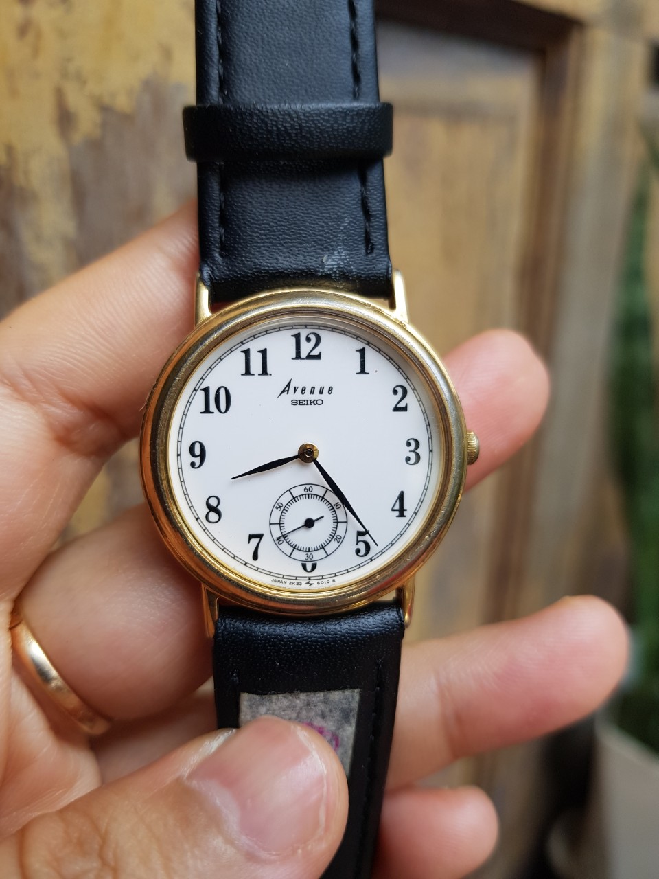 Đồng hồ nữ, hiệu Avenue- Seiko, kim rốn, mặt tròn, dây da szie mặt 32.5mm, vintage, 2hand, hàng si Nhật, HCM