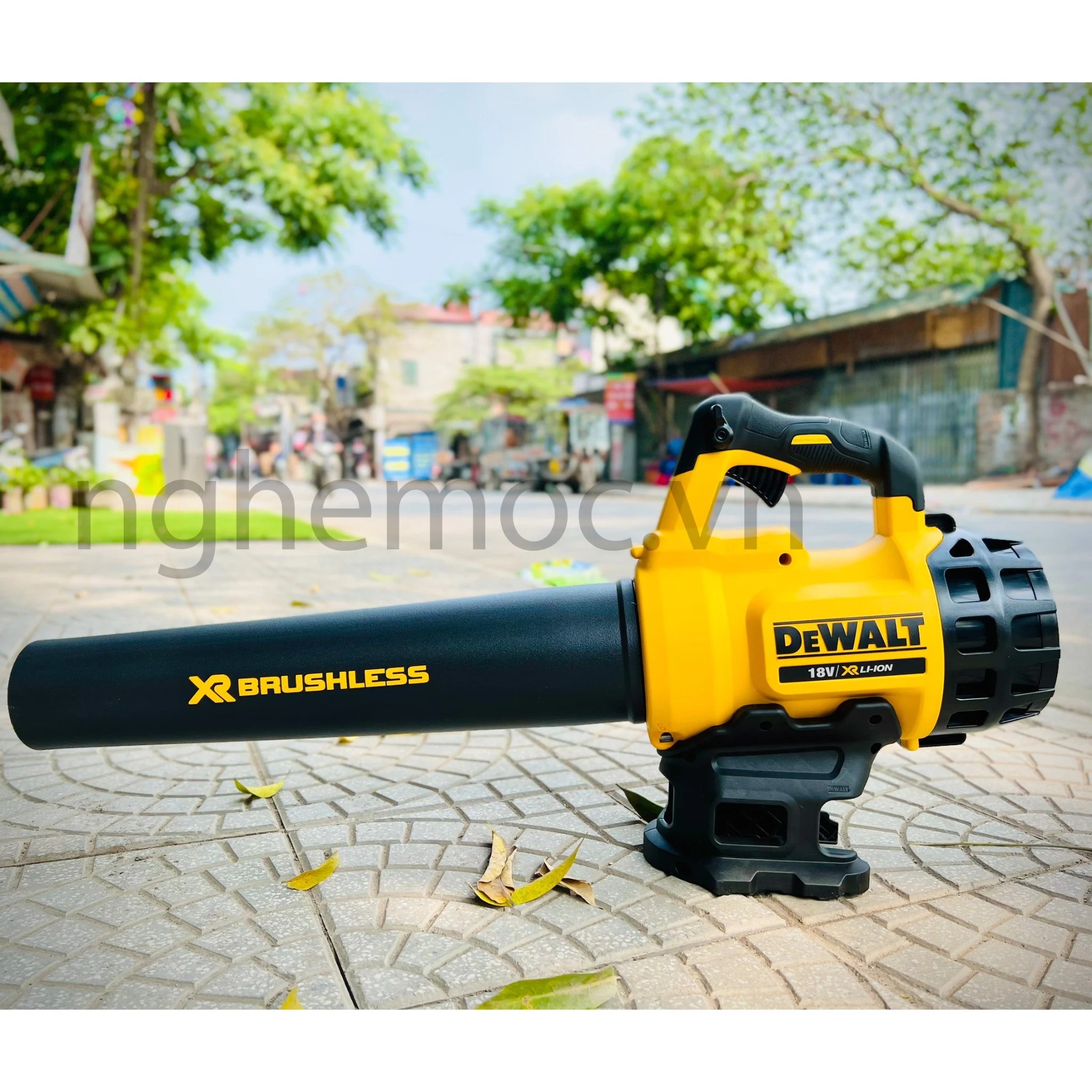 Máy thổi bụi dùng pin 18-20v Dewalt DCM562