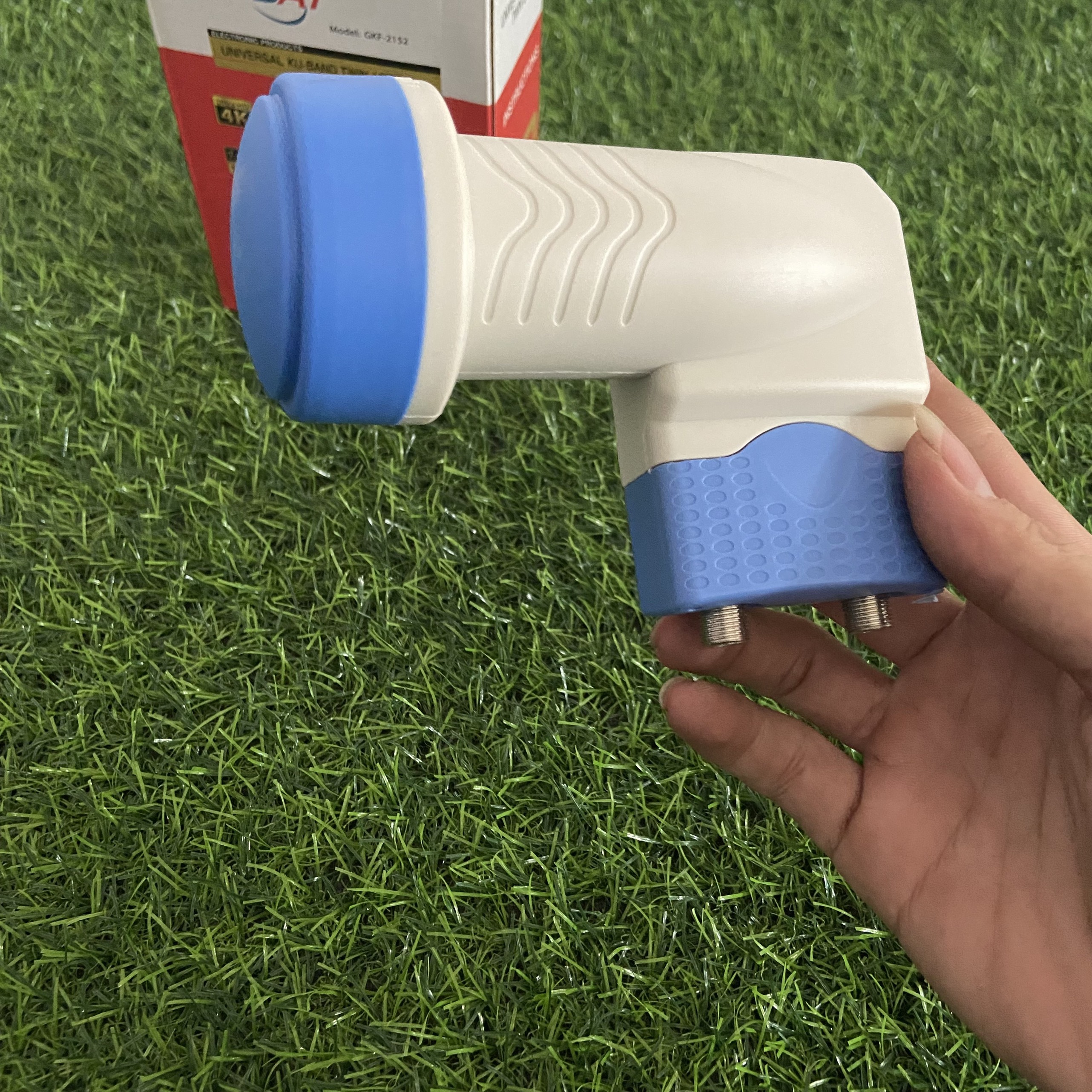Kim thu sóng vệ tinh lnb ku band 2 out . thu sóng vệ tinh