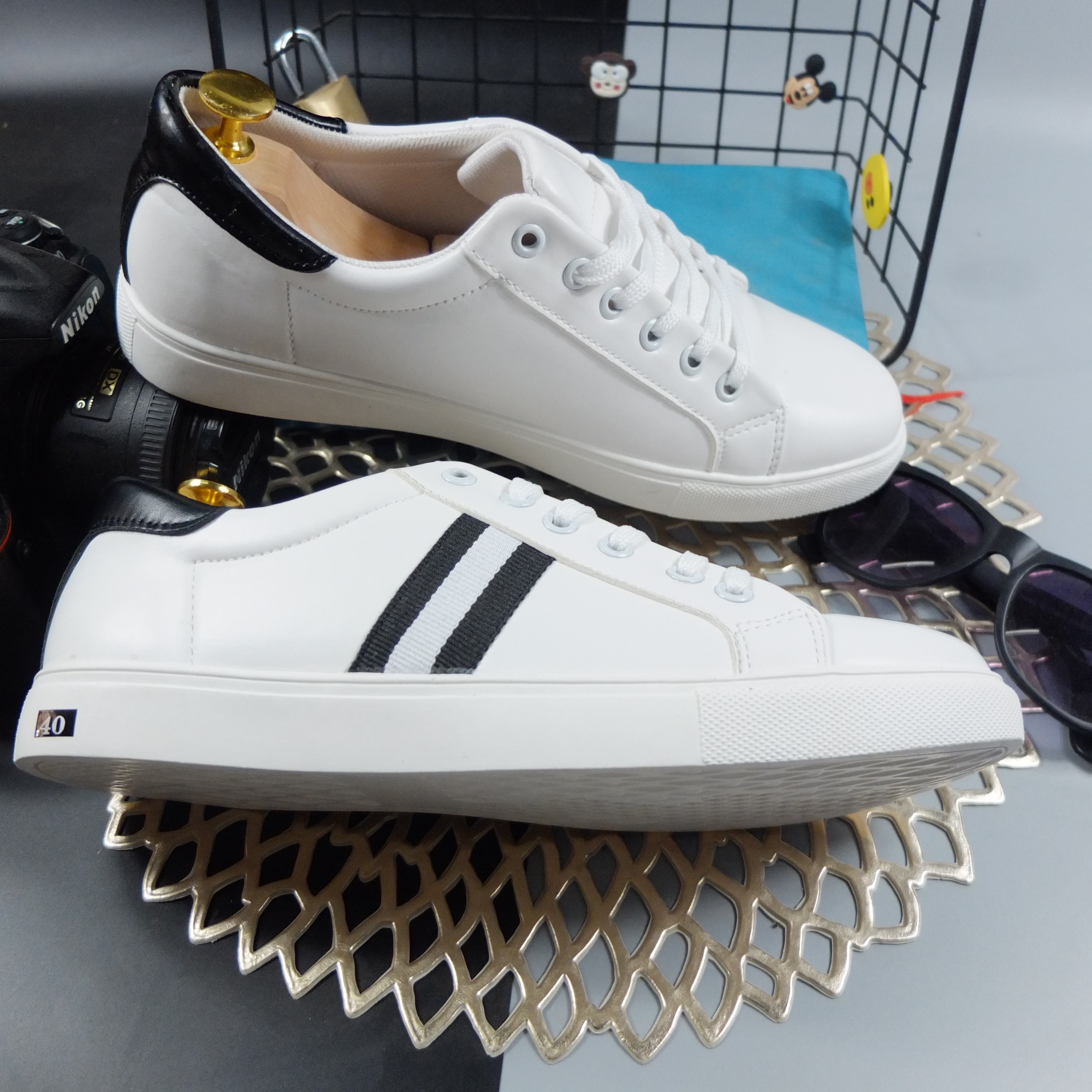 giầy nam sneaker sọc đỏ sọc xám