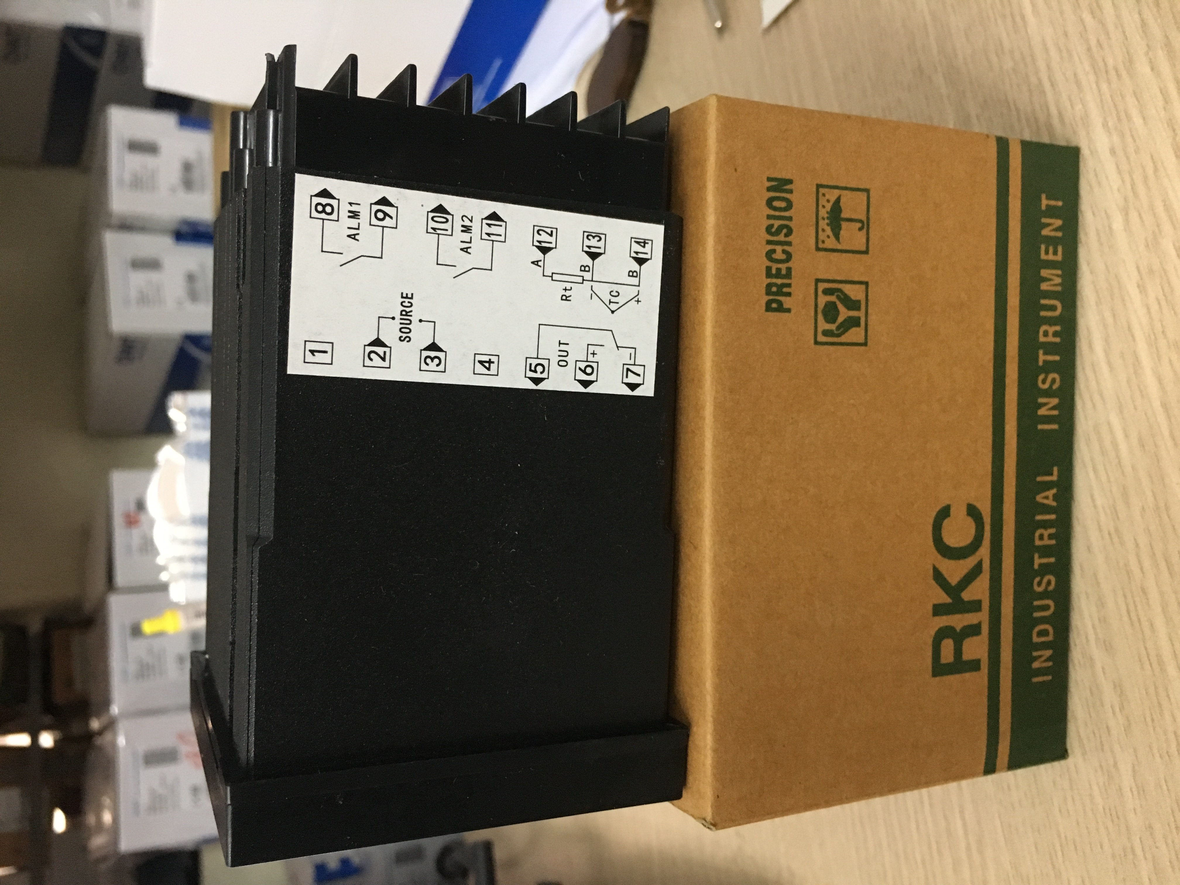 Bộ điều khiển nhiệt RKC REX-C700