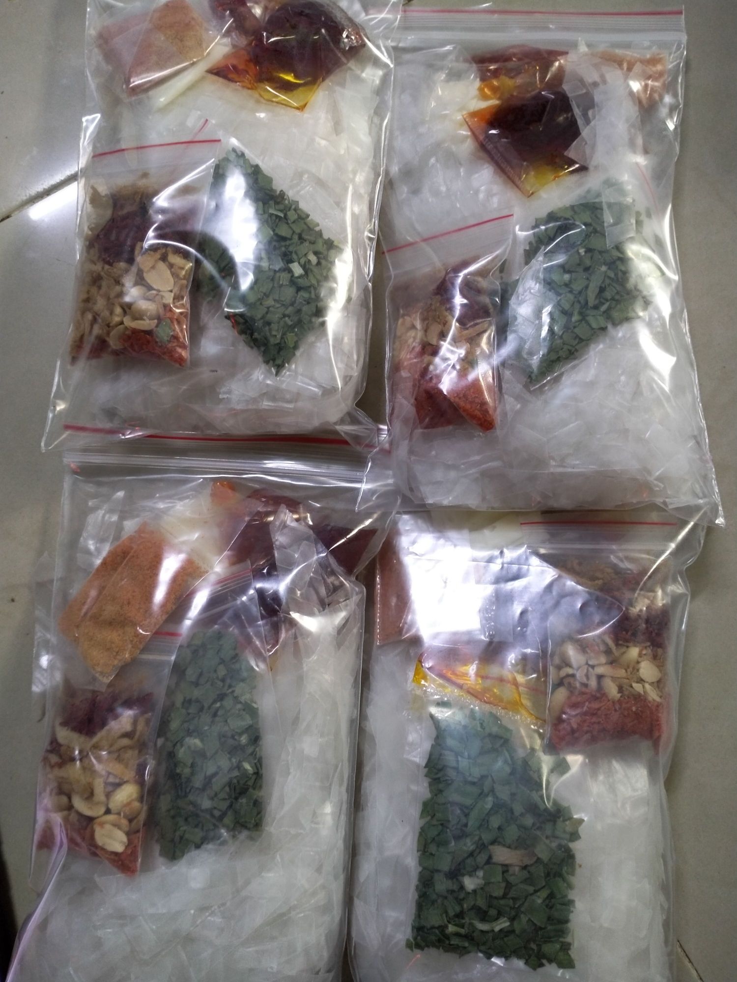 1 bịch bánh tráng trộn tự trộn