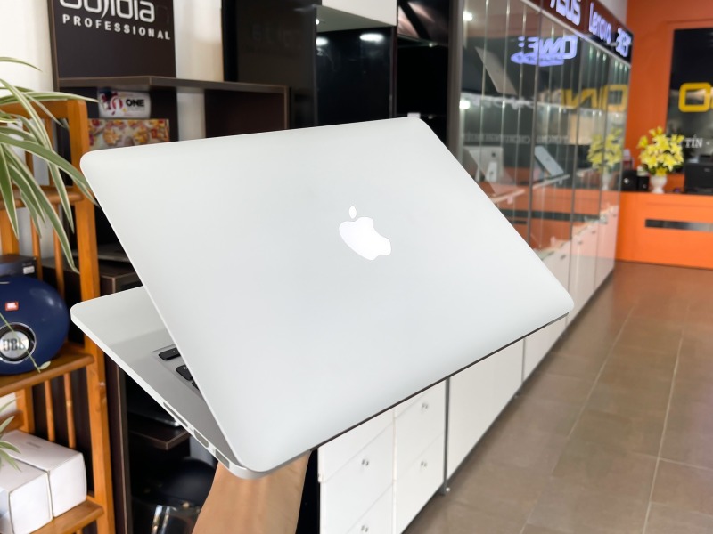 [ Đẳng Cấp ] Macbook Retina Pro ME865 2013 , Core i5 5th/ Ram 8Gb/ SSD 256Gb/ Màn retina 2k cực đẹp, sạc 57 lần .
