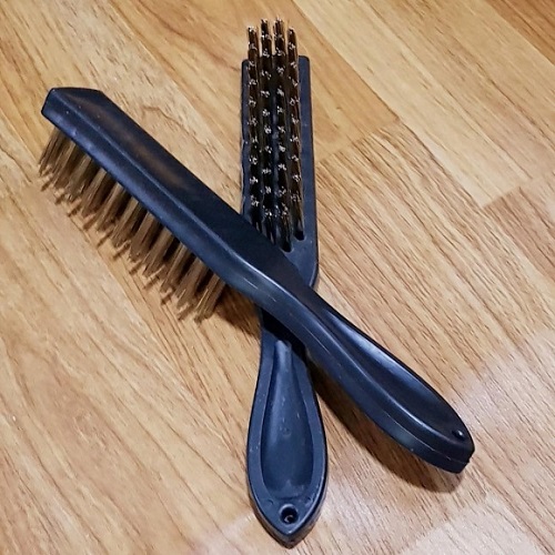 Bàn Chải Công Nghiệp Lông Chải Thép Cán Nhựa Kích Thước Tổng 245x42mm Sợi Thép Được Xếp 21 Hàng Ngang 4 Hàng Dọc