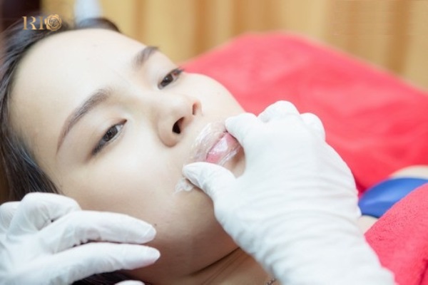 NILON Ủ TÊ DỤNG CỤ PHUN XĂM THẨM MỸ