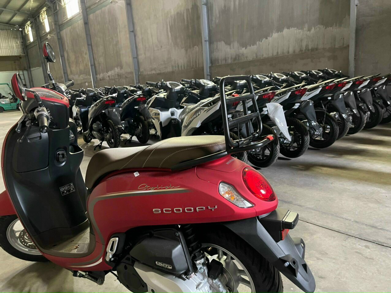 Baga cảng sau Scoopy kiểu Vespa có tựa