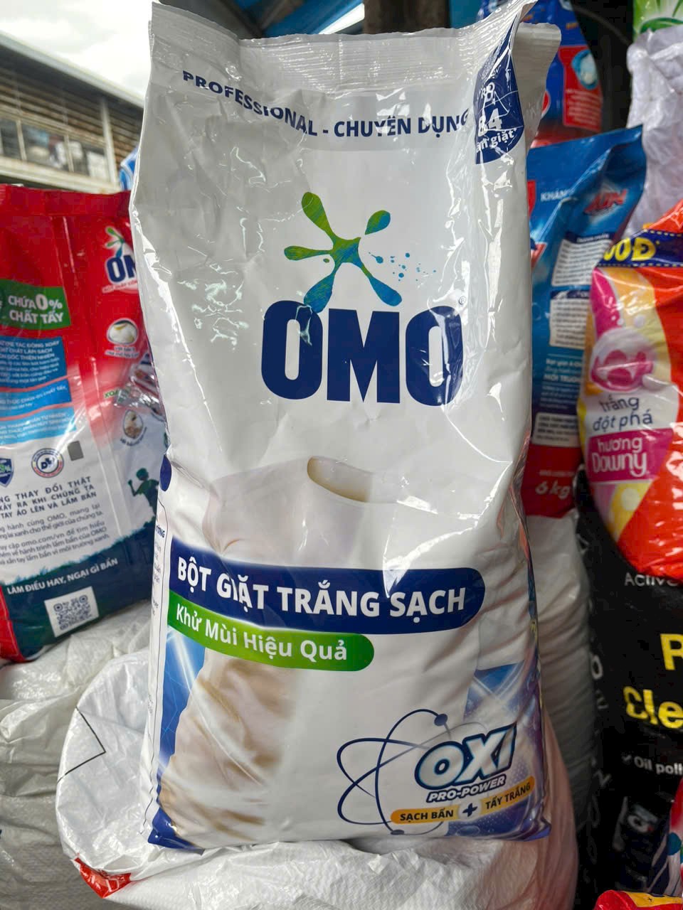 OMO Bột Giặt Trắng Sạch Chuyên Dụng 5.5Kg