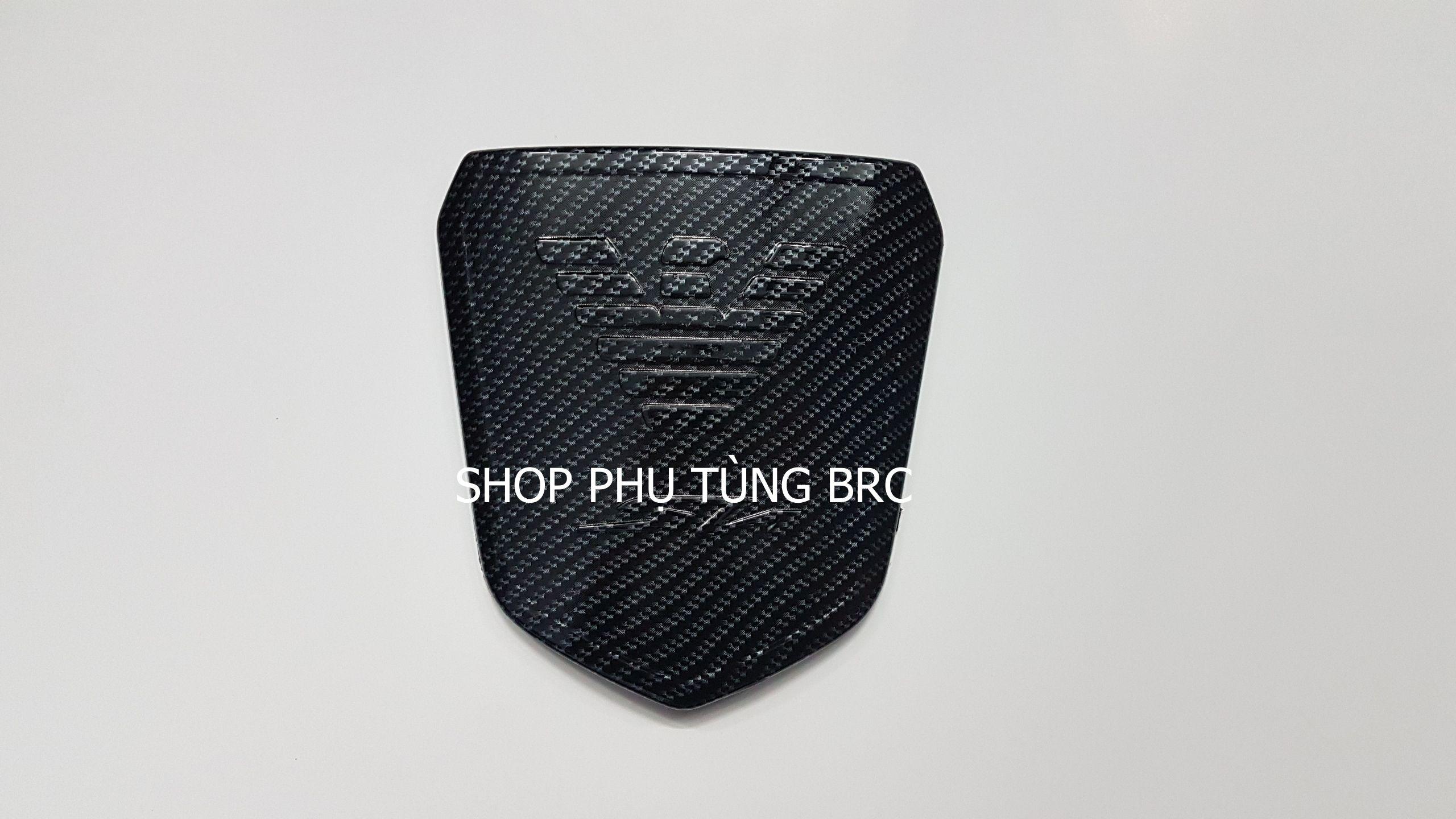 Ốp nắp xăng phủ cacbon xe SH 2020