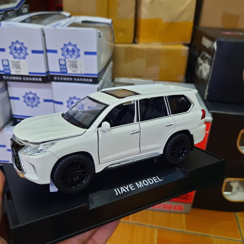 Mô hình xe ô tô Lexus LX570 bằng kim loại có âm thanh đèn xe tỉ lệ 1:32