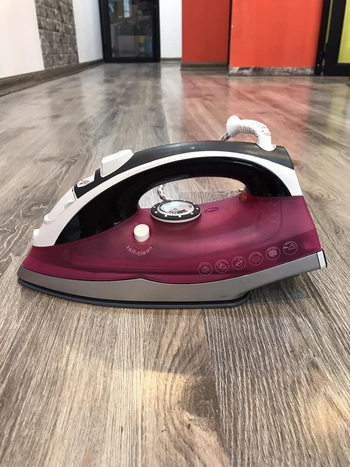 Bàn ủi hơi nước Lock&Lock 2200W ENI331