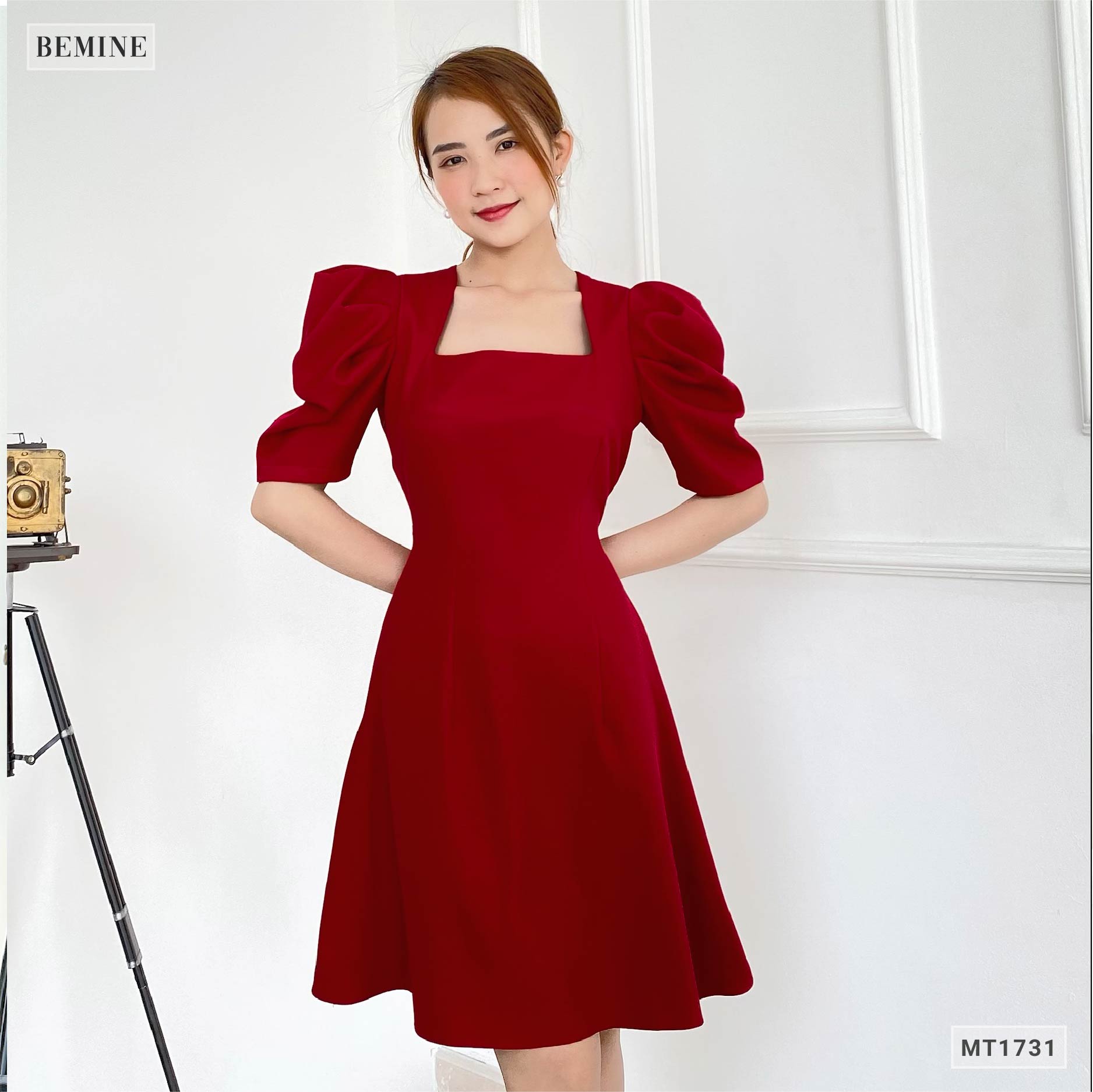 Đầm cổ vuông tay xếp ly tầng