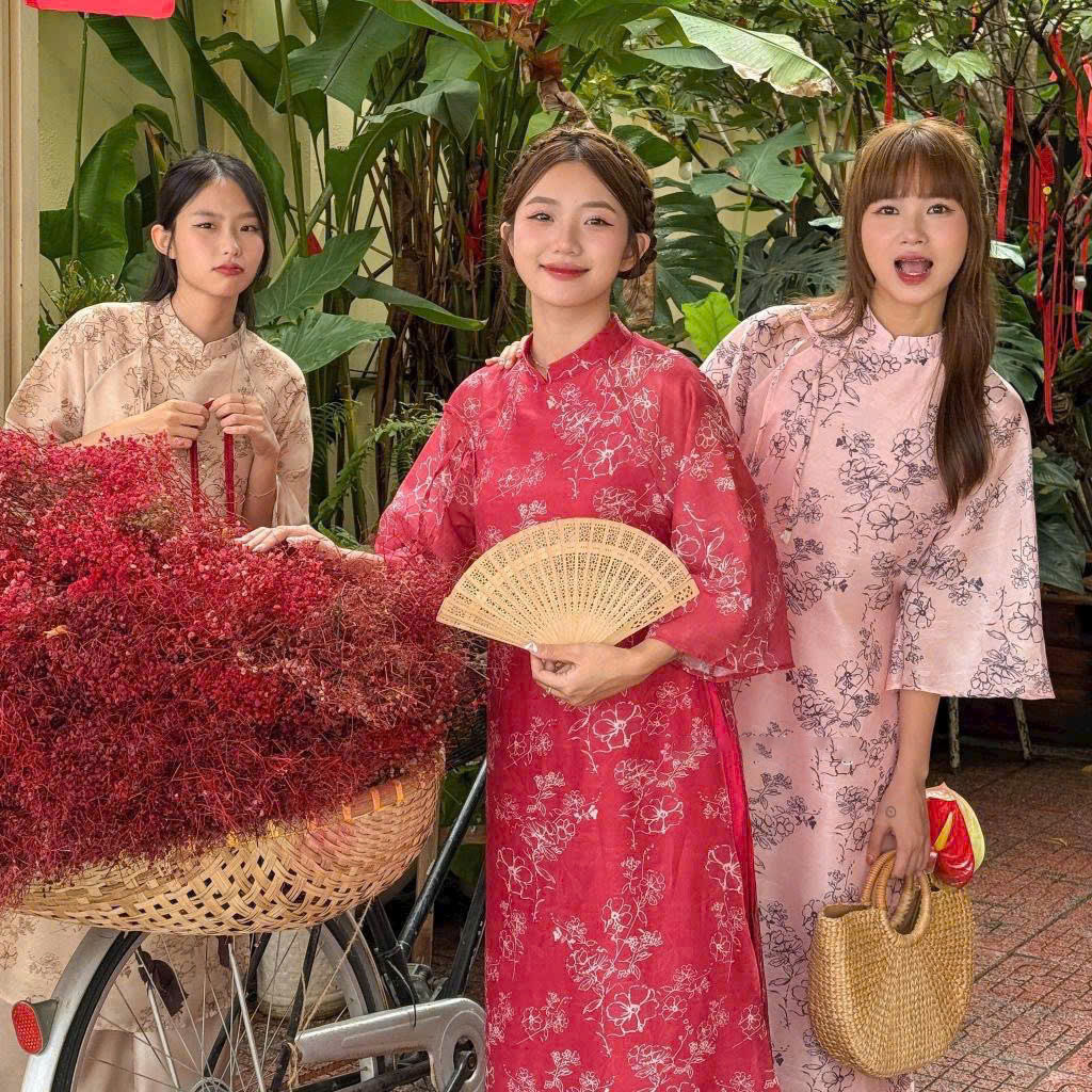 Bộ áo dài trơn màu cam lụa tằm mịn