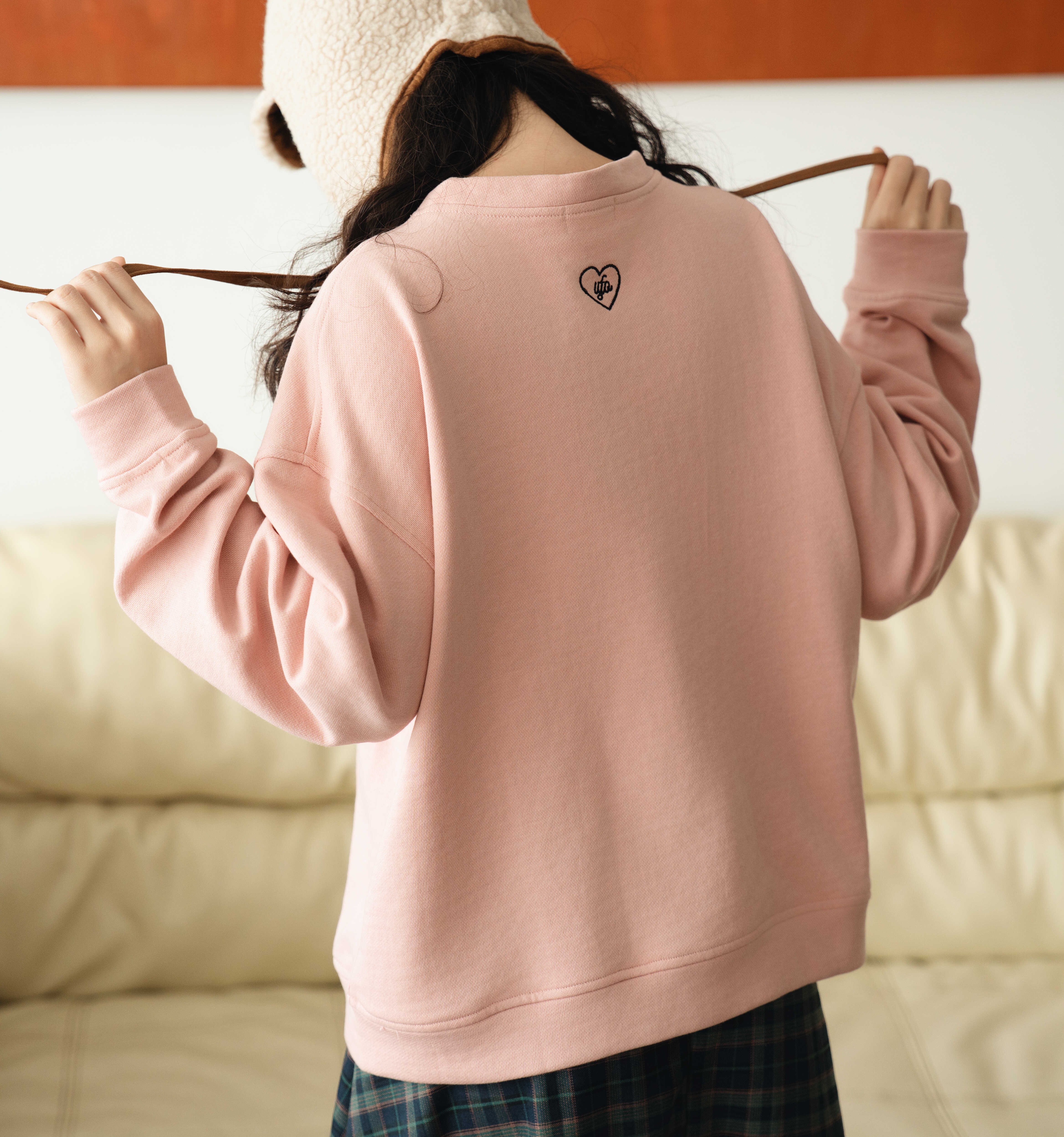Áo nỉ chân cua basic thêu tim Kobe Sweatshirt - by ufo.thebasic