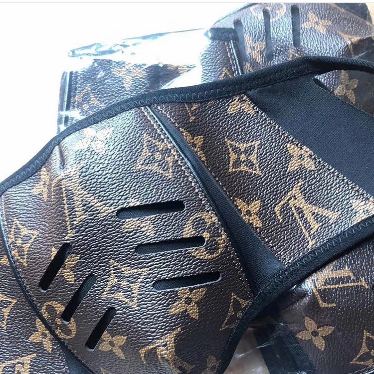 Khẩu trang vải Lv