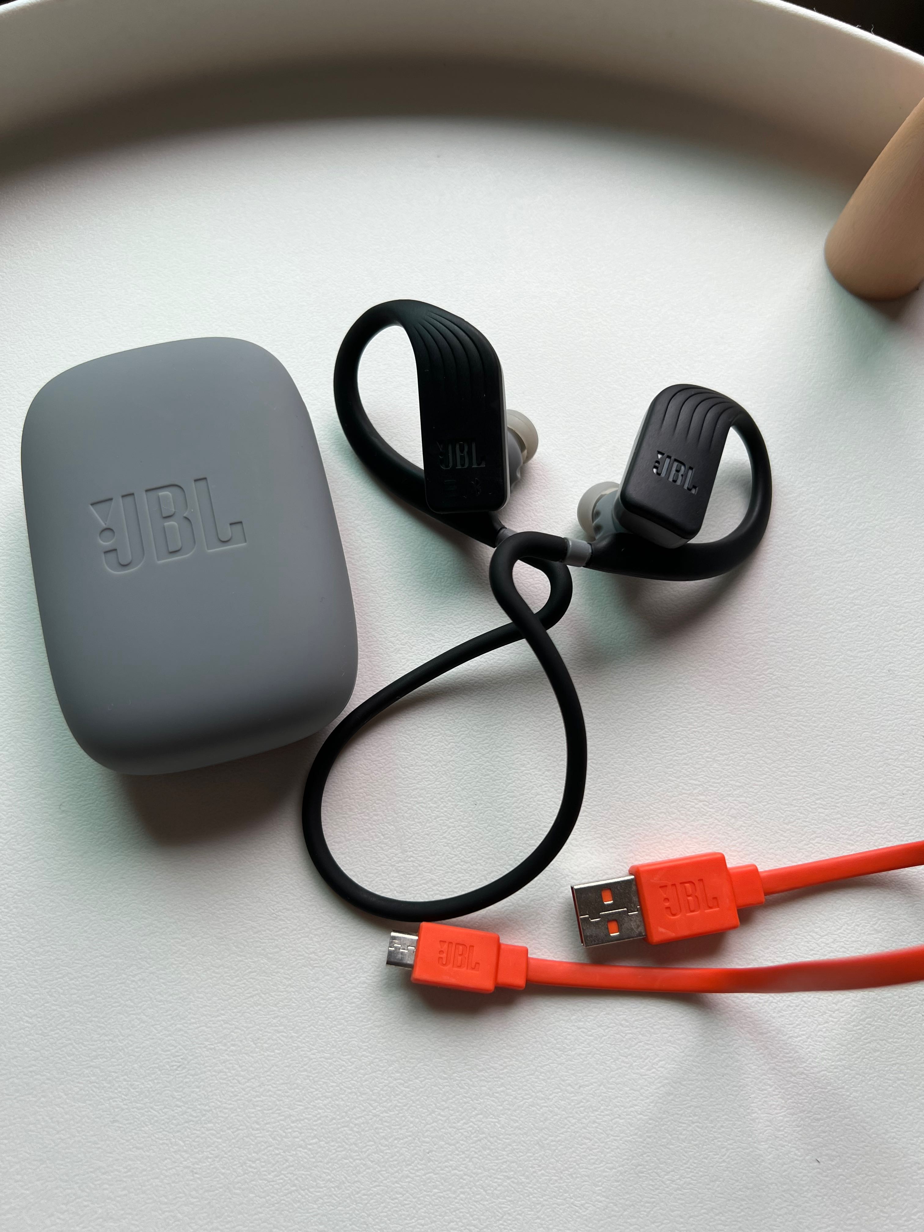 Tai nghe bluetooth thể thao JBL Endurance Jump