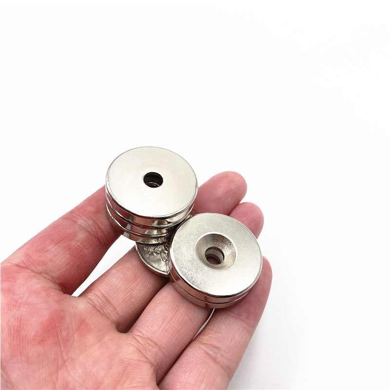 Nam châm viên 30x5 lỗ 5mm có lỗ bắt vít