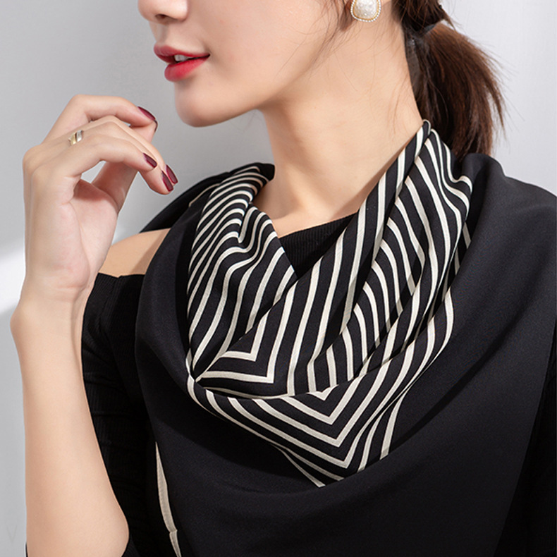 Khăn Lụa Vuông Màu Đen Sọc Đen Viền Đen - Mã KL004