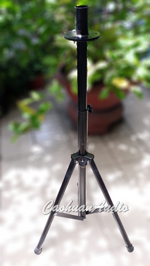 1 cái chân để loa sân khấu