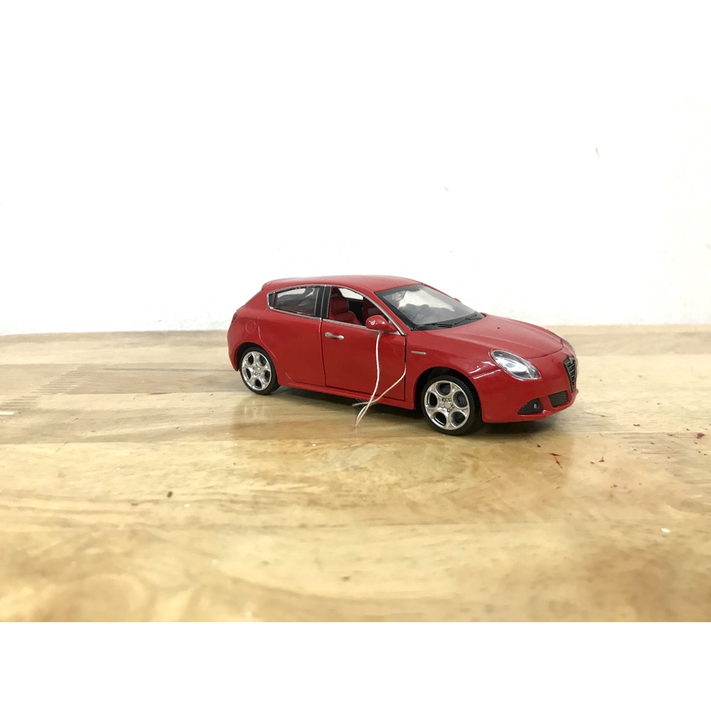 Mô hình xe Alfa Romeo Giulietta _ Tỷ lệ 1:32