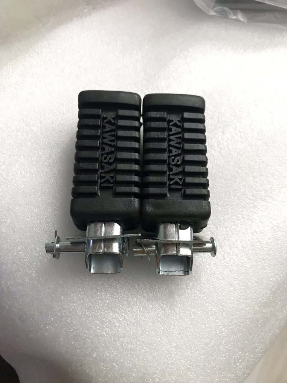 GÁC CHÂN XẾP SAU XE MAX II - 1 CẶP