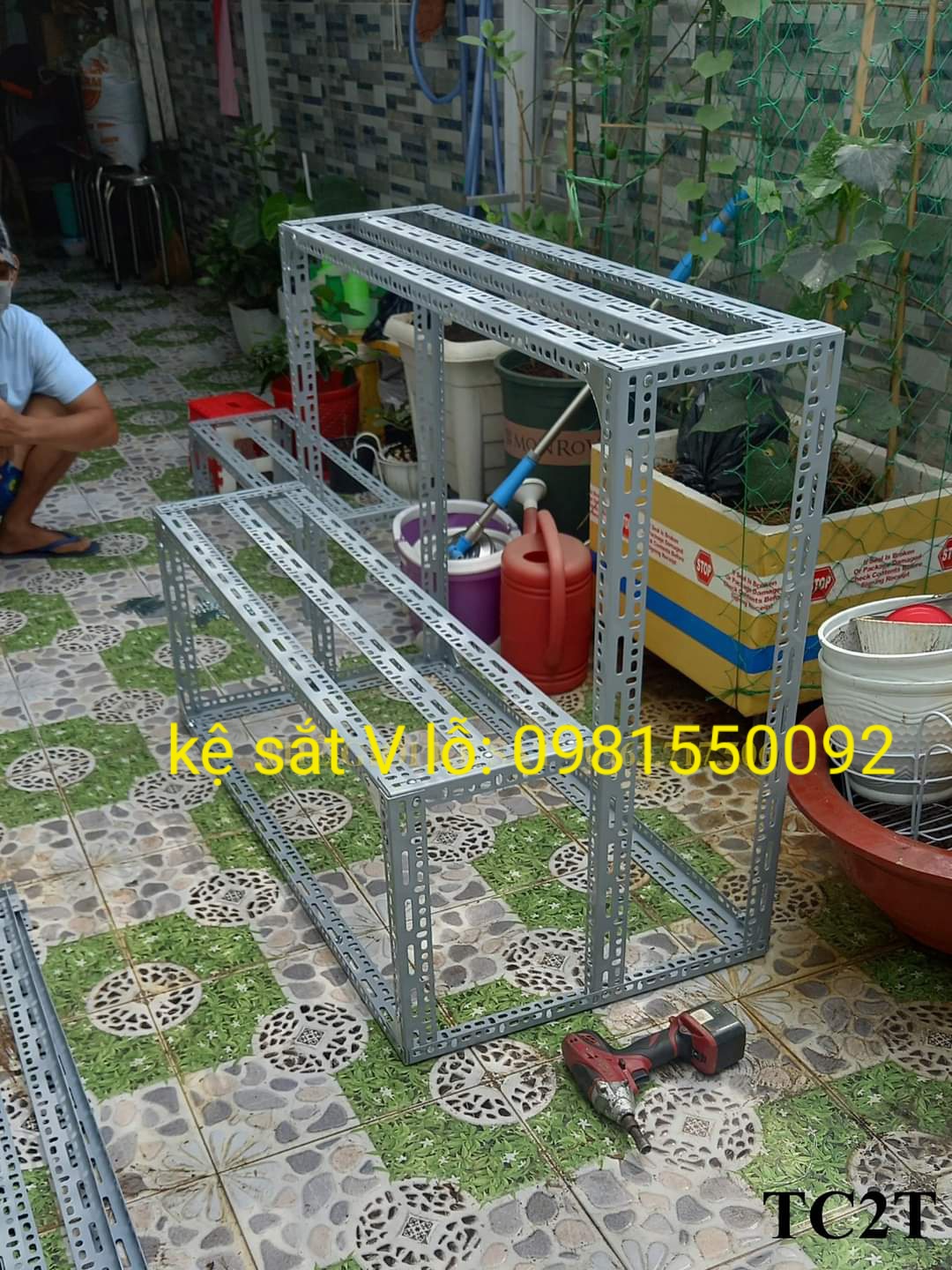 Kệ sắt V Lỗ bậc thang 2 bậc Khung Sắt V4x4cm. ,kệ sắt để chậu cây cảnh ,chậu hoa hồng,,,