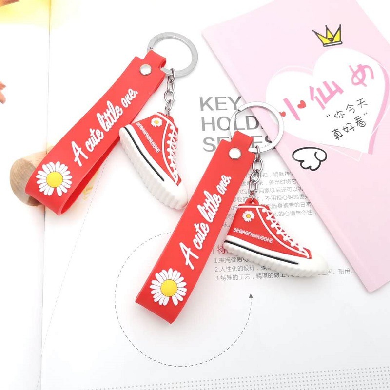 [MỚI] móc khóa 1 chiếc giày Sneaker hoa cúc GD siêu cute cho cặp đôi