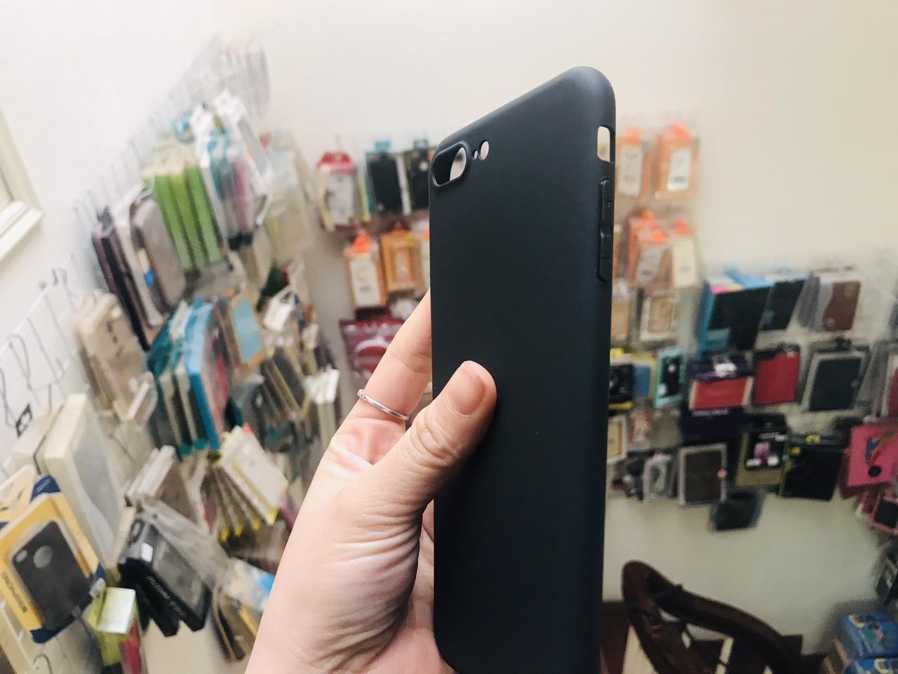 Ốp lưng iphone 7/8 plus dẻo đen silicon