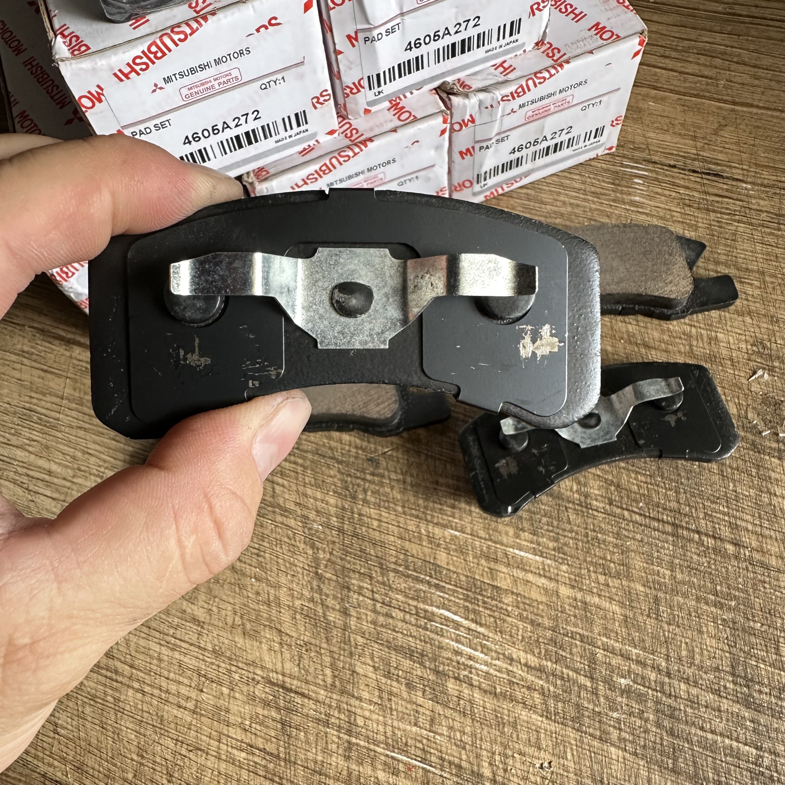BỐ THẮNG ĐĨA TRƯỚC MITSUBISHI ATTRAGE/ MIRAGE