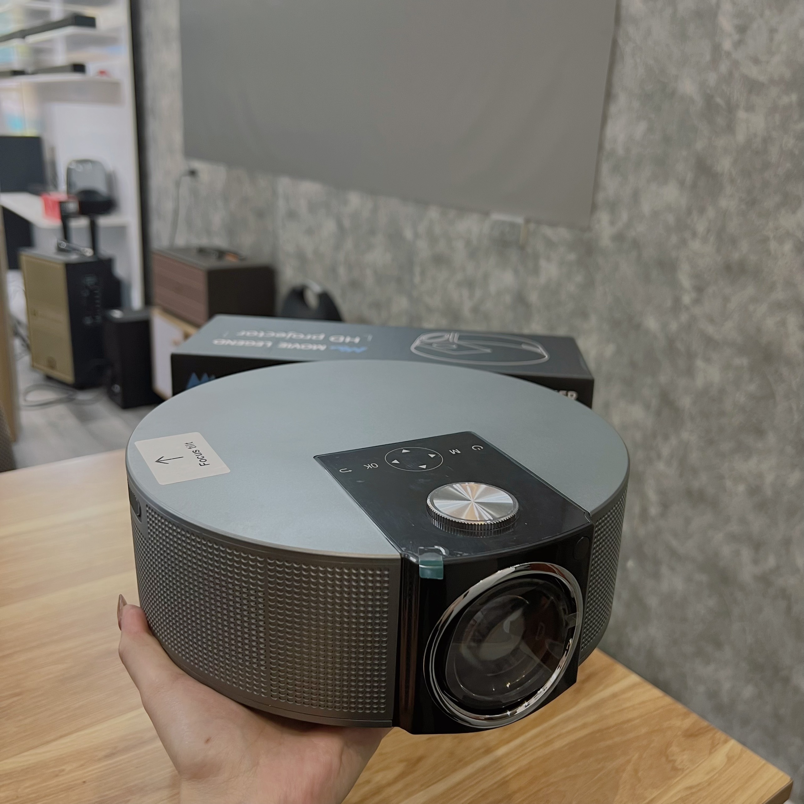 Máy Chiếu Phim TIMOO-XTREME Full HD Android 9.0 Độ Sáng Lên Tới 7000Lumens (Tặng Kèm Màn VÀ Kệ Giá Đỡ Máy Chiếu)