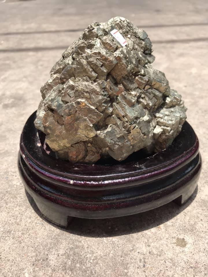 [HCM]VÀNG GÂM PHONG THỦY PYRIT -BÌNH AN CHO MỌI NGƯỜI- TRỌNG LƯỢNG TỪ 2.5KG-3KG- TẶNG KÈM CHÂN ĐẾ