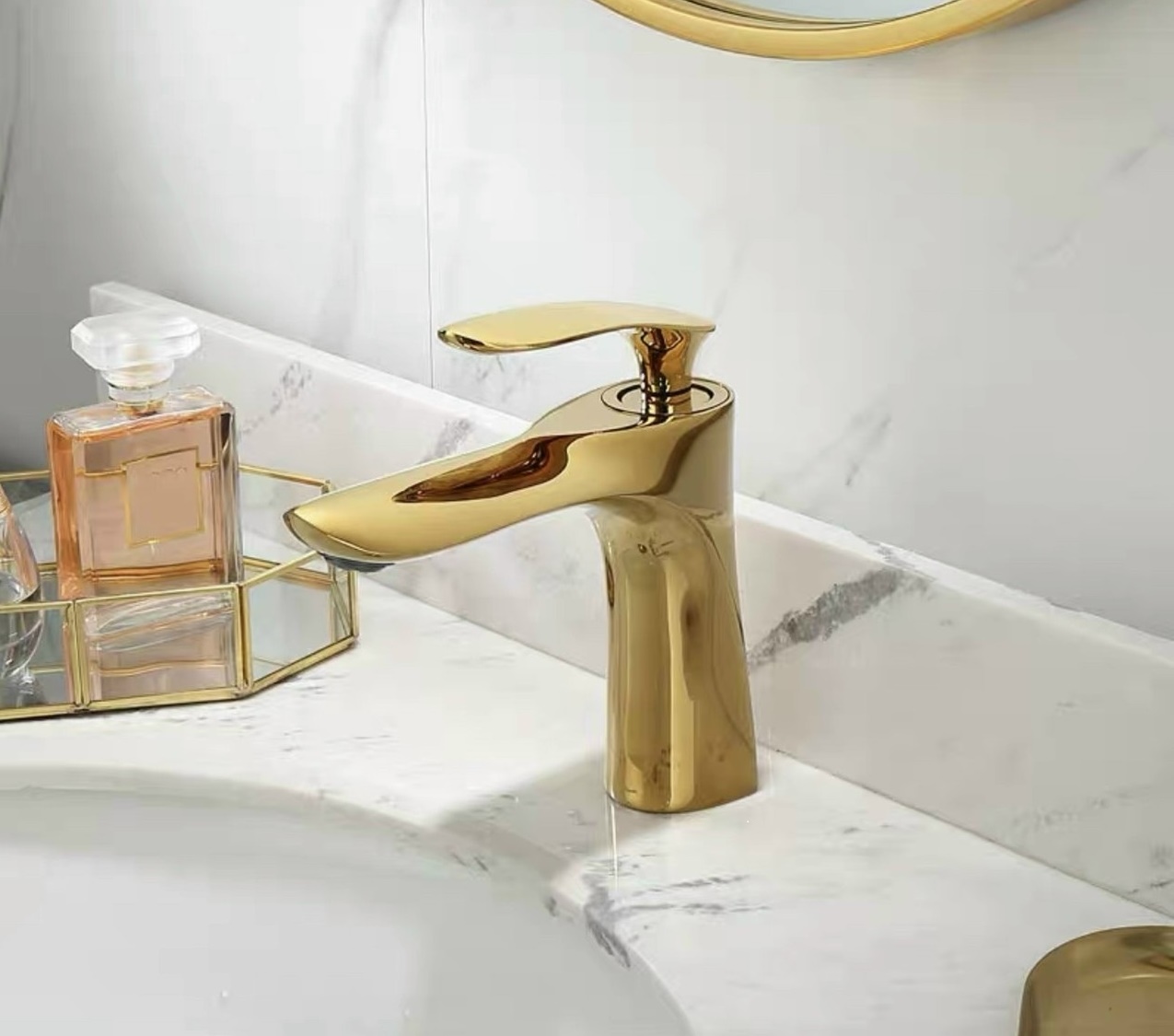 Vòi lavabo nóng lạnh kiểu lá với nhiều màu như đen/trắng bóng/vàng