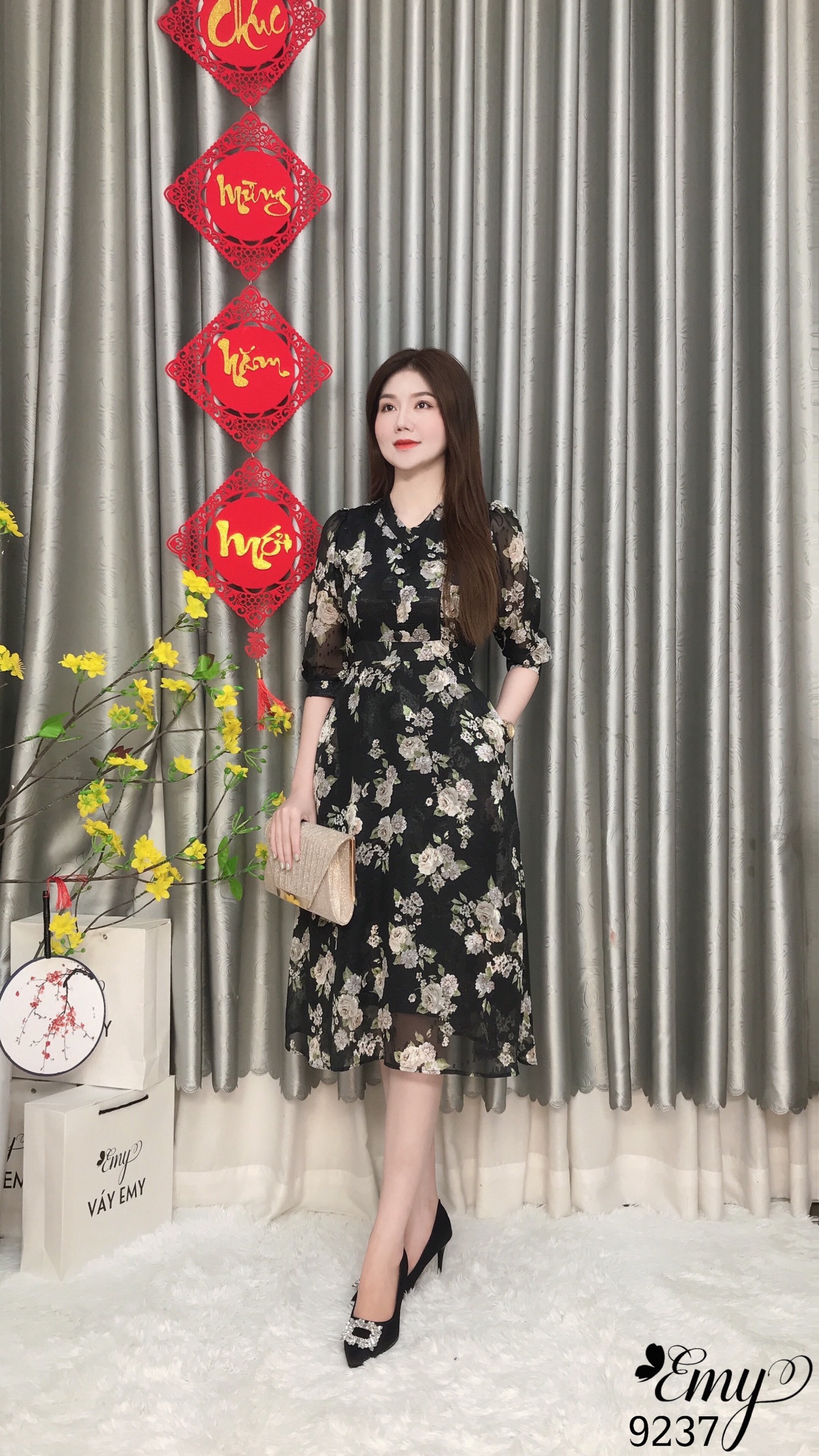 Đầm EMY EM9237 Xoè Đen Hoa Cổ V
