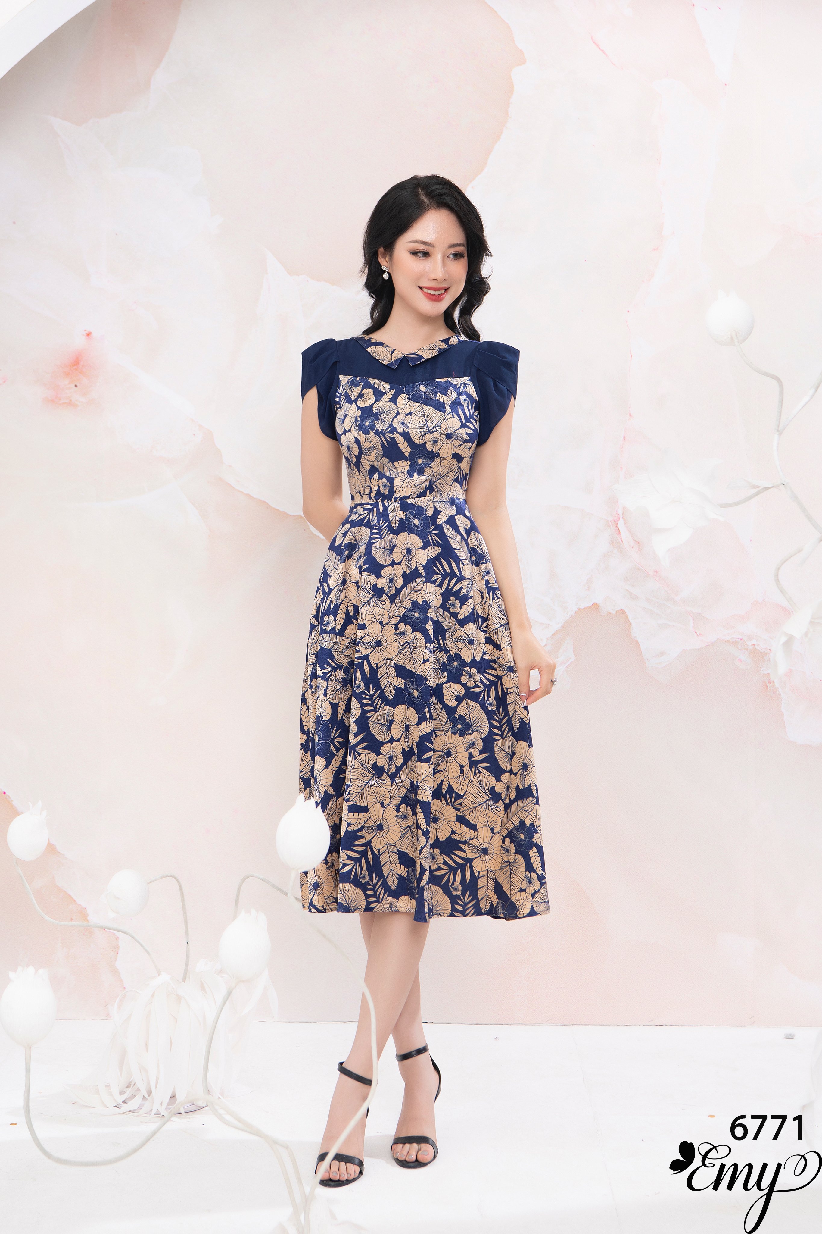 Đầm EMY EM6771 Xoè HT Lá Cổ V