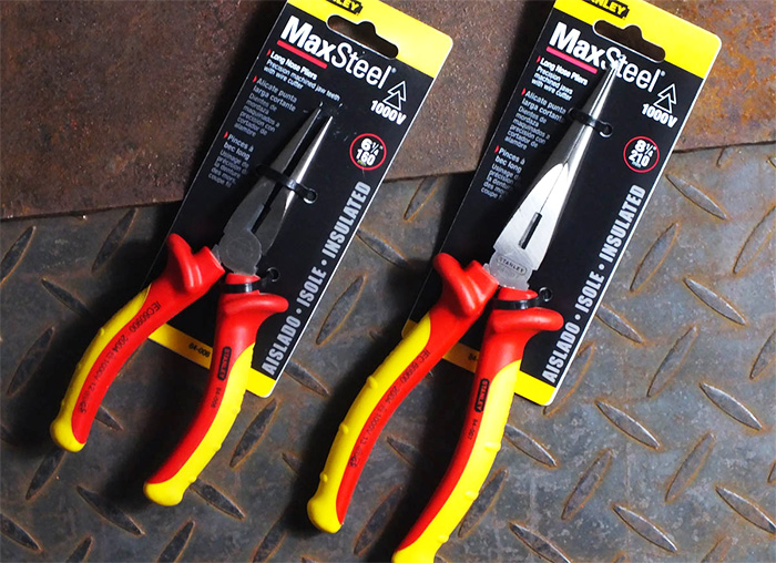 Kìm nhọn Stanley 84-006 cách điện1000V