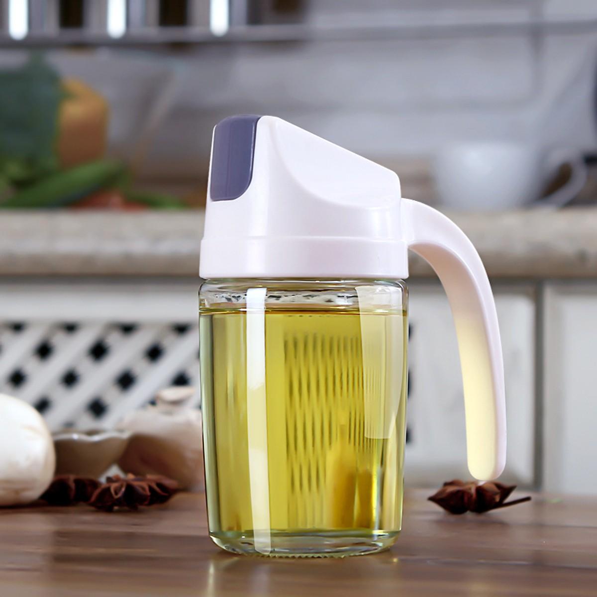 Bình đựng dầu ăn, nước mắm tự động mở nắp khi rót 300ml