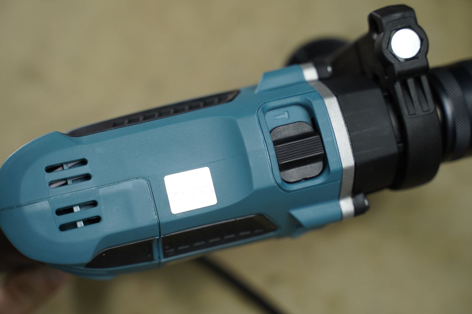 MÁY KHOAN BÚA MAKITA M8103B